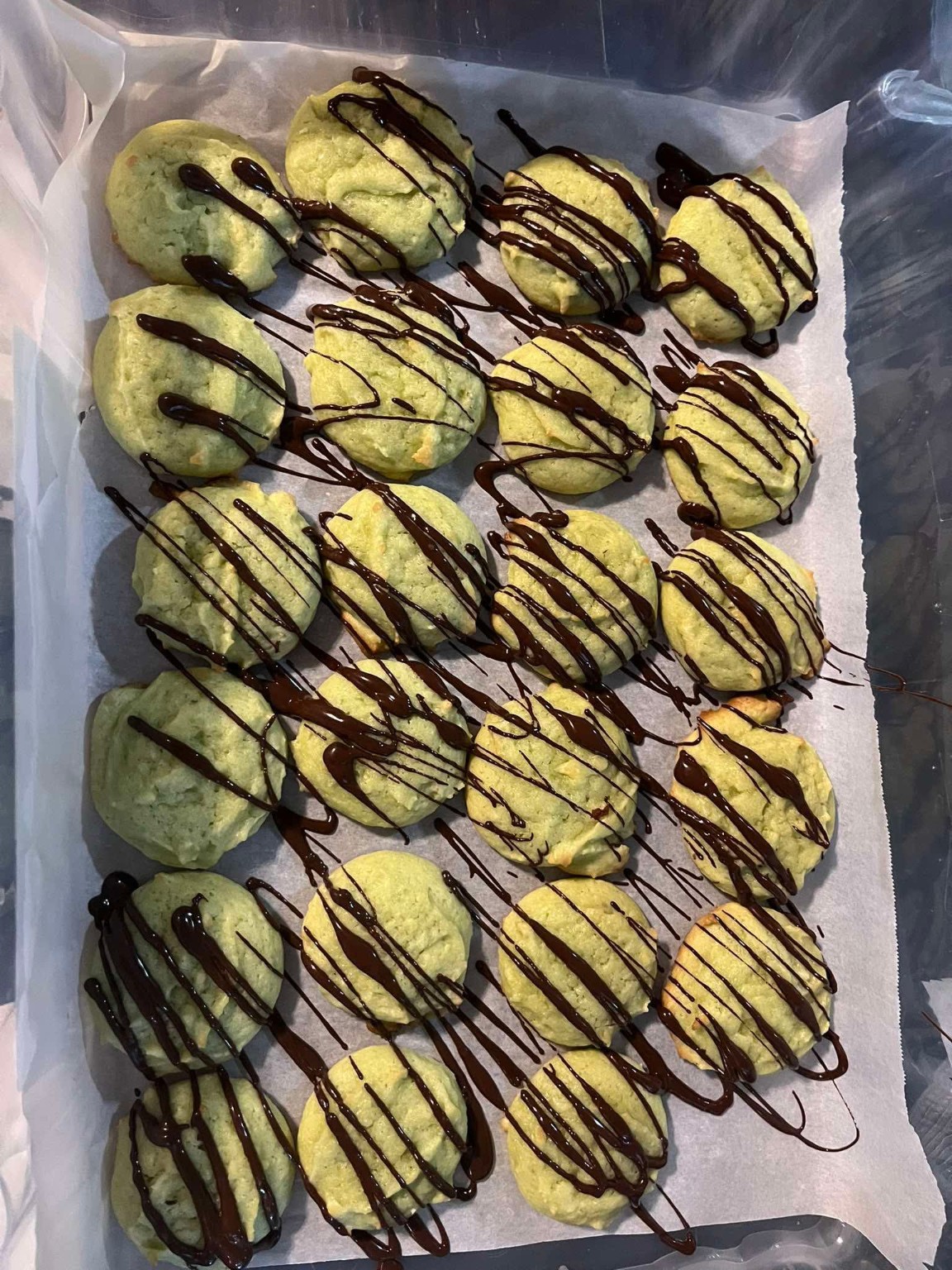 Pistachio cookies with chocolate drizzle